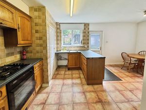 Kitchen- click for photo gallery